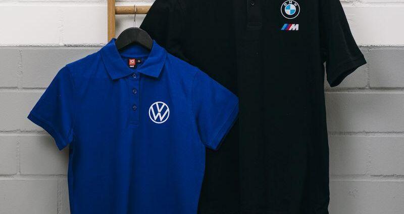 Hängende Poloshirts mit Logos